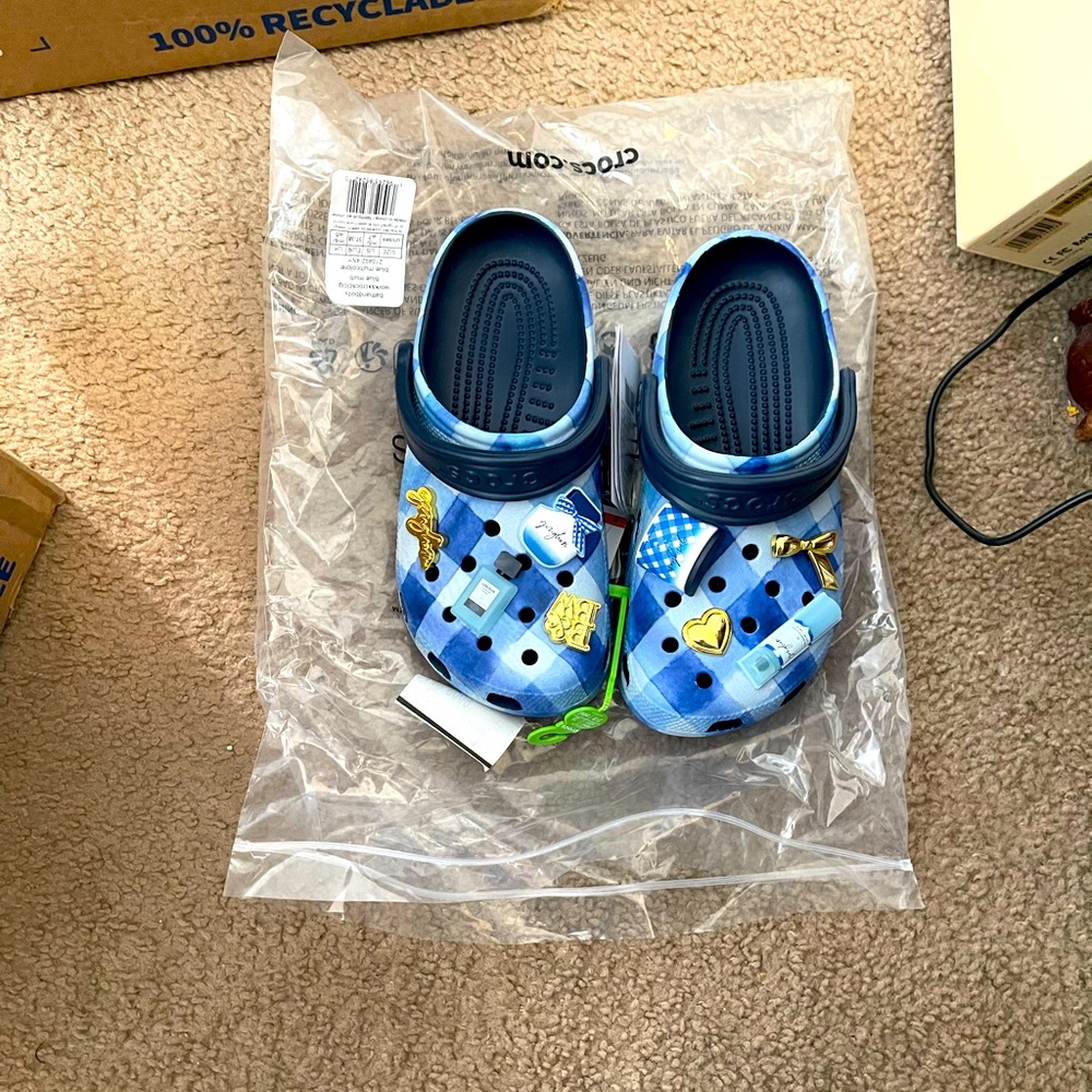 Nwt sold out Bath n Body works crocs sz 7
